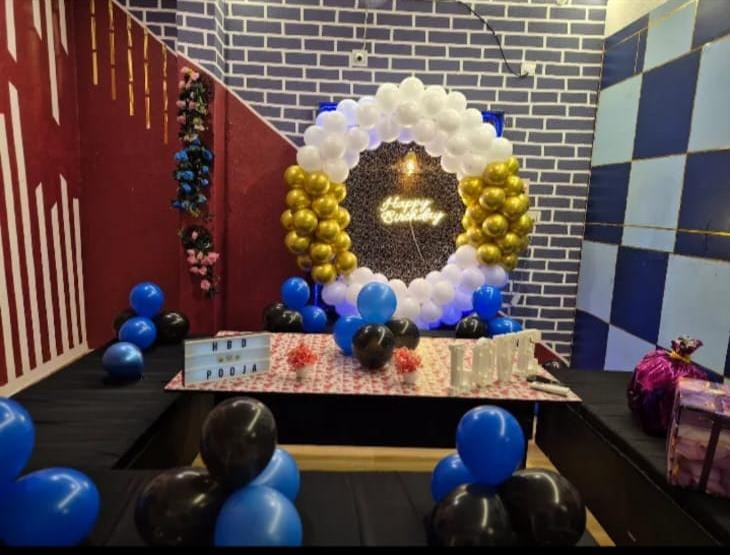 Decor in Cafe - Book Now